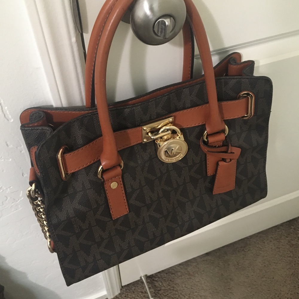 Brown bag with chain link strap